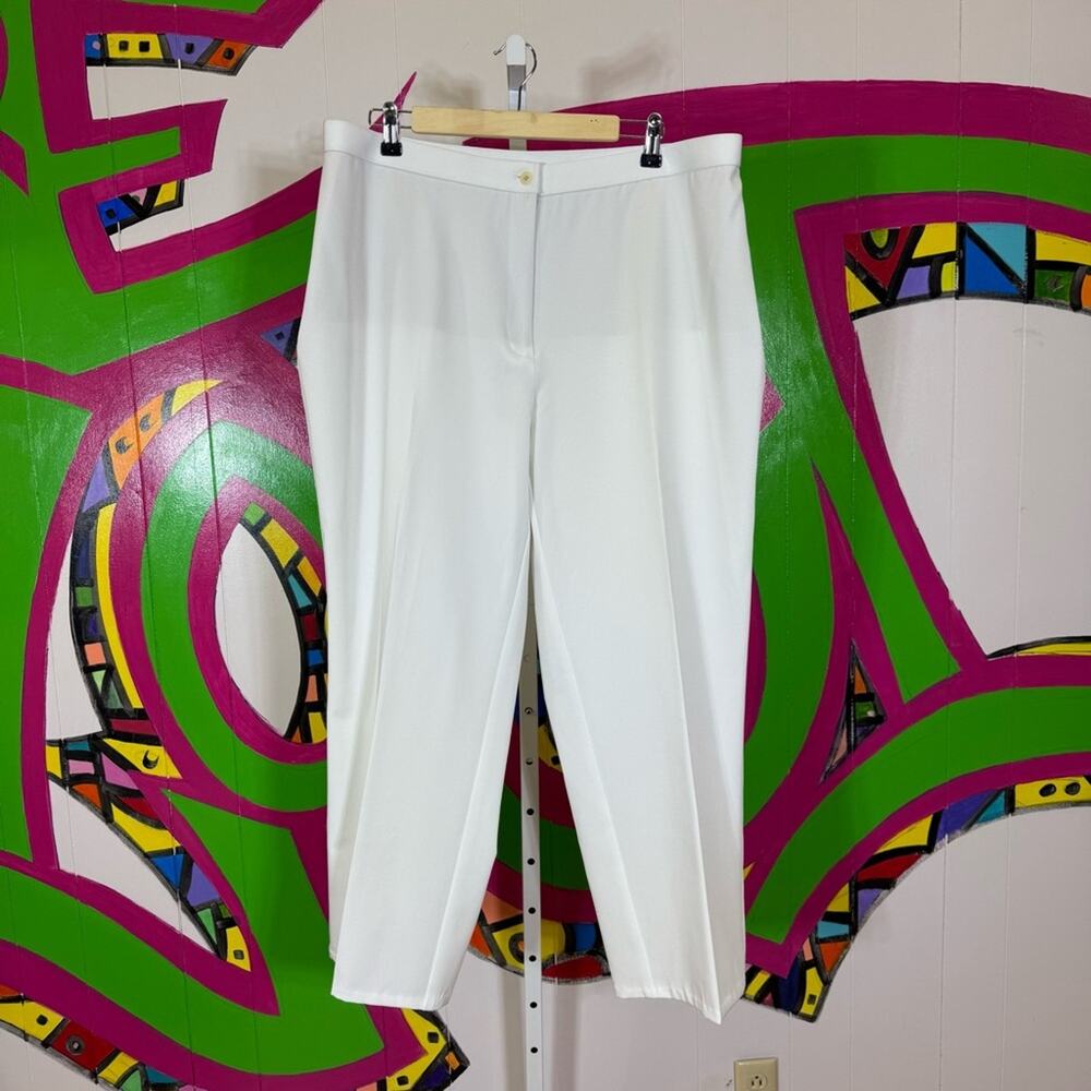 Liz Baker Petite, Vintage White Trousers. Size 18W. Excellent condition!